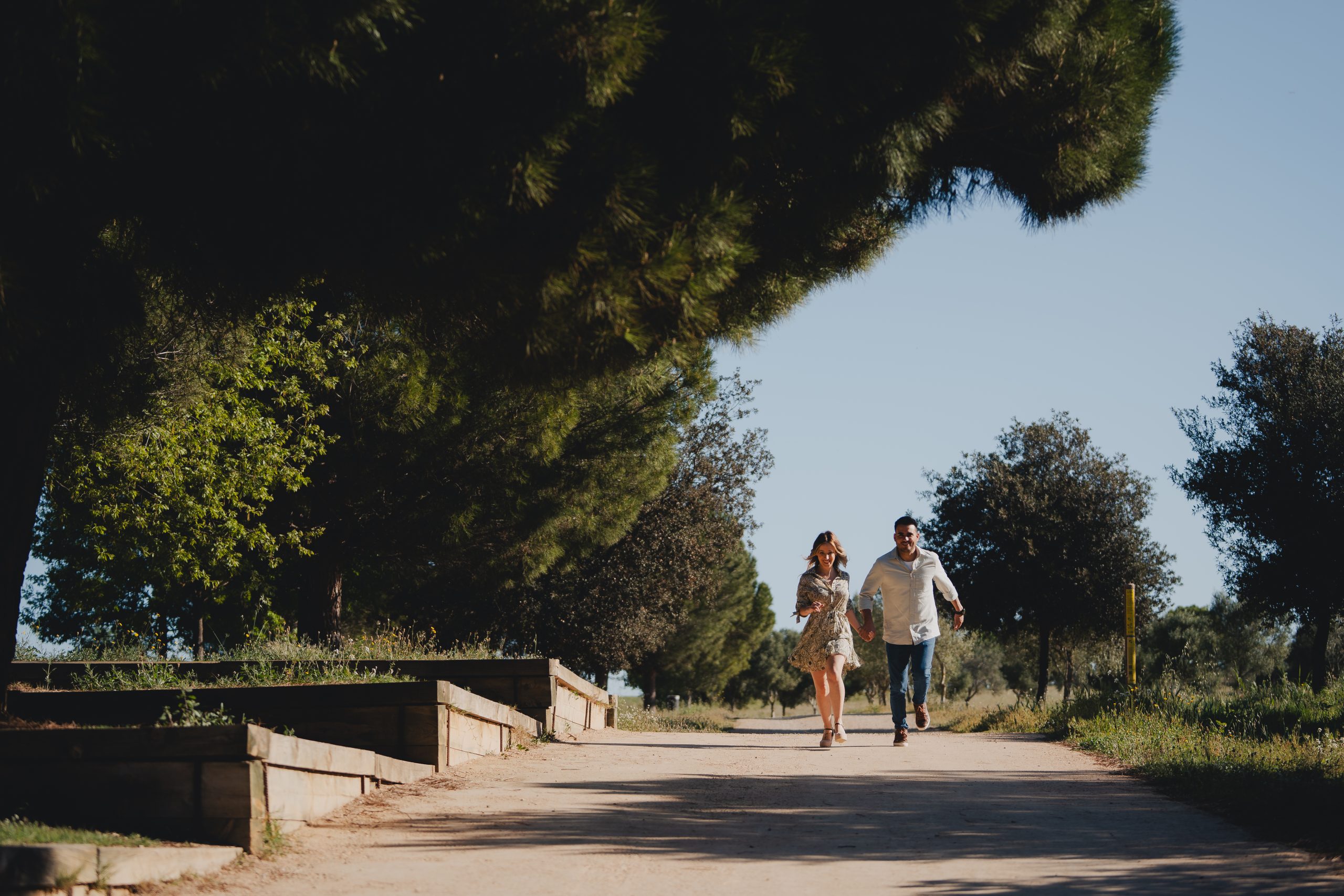 Sesión de fotos de pareja en un entorno natural en Montcada