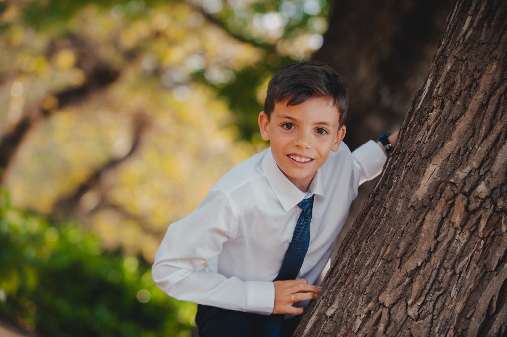 Fotografía de comunión de niño en Barcelona en exterior