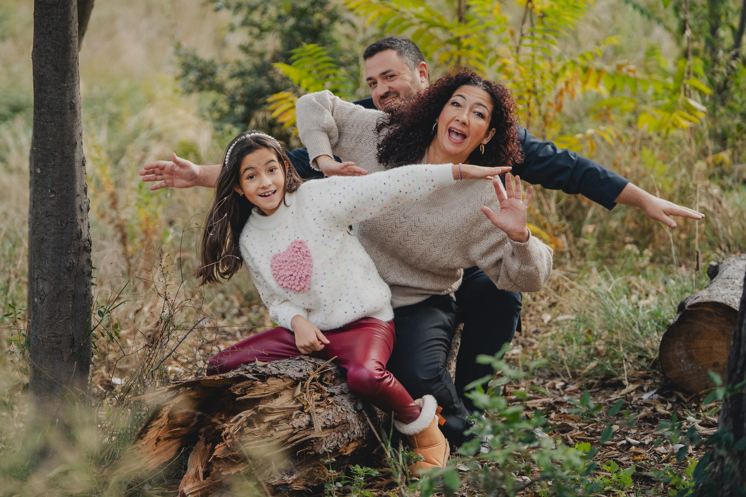 familia jugando en bosque la salut sabadell