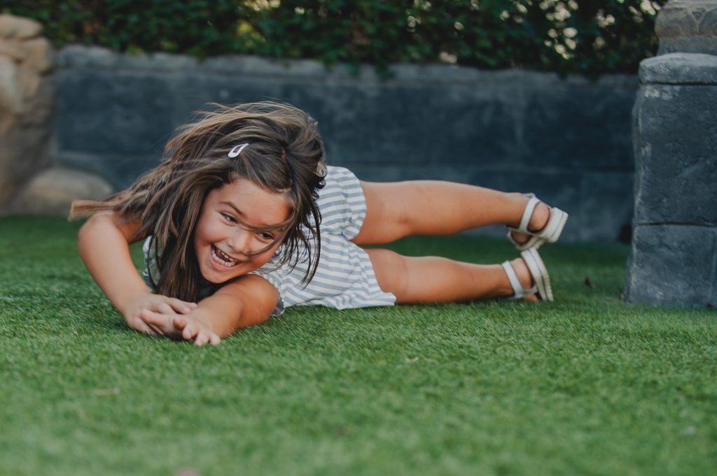 sesion familiar en jardin de masia les garrigues