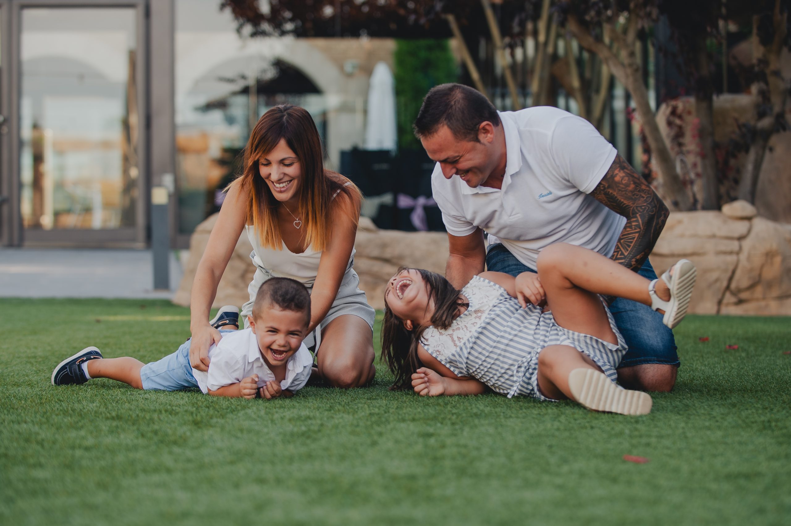 sesion de fotos familiar en masia les garrigues lleida