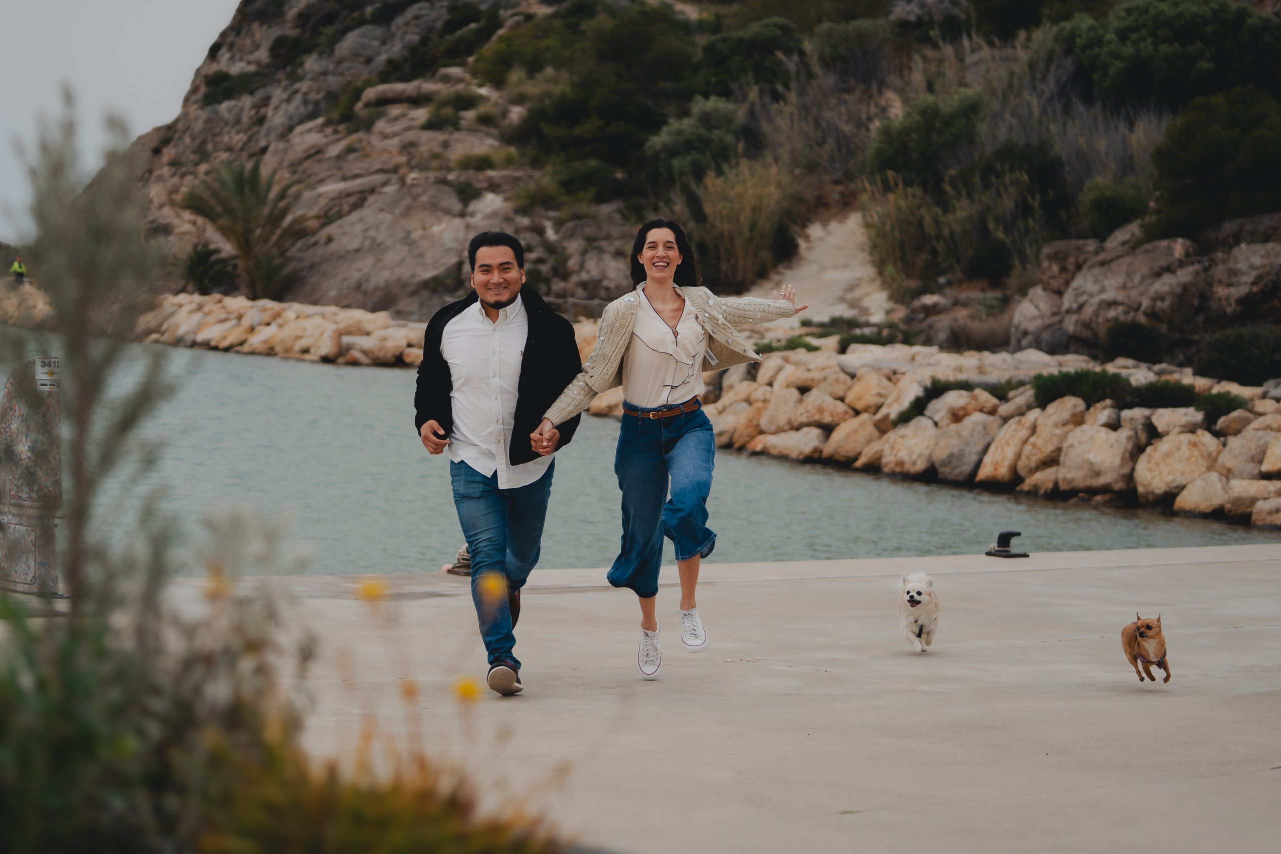 fotografo fotos con perros naturales en Port Ginesta